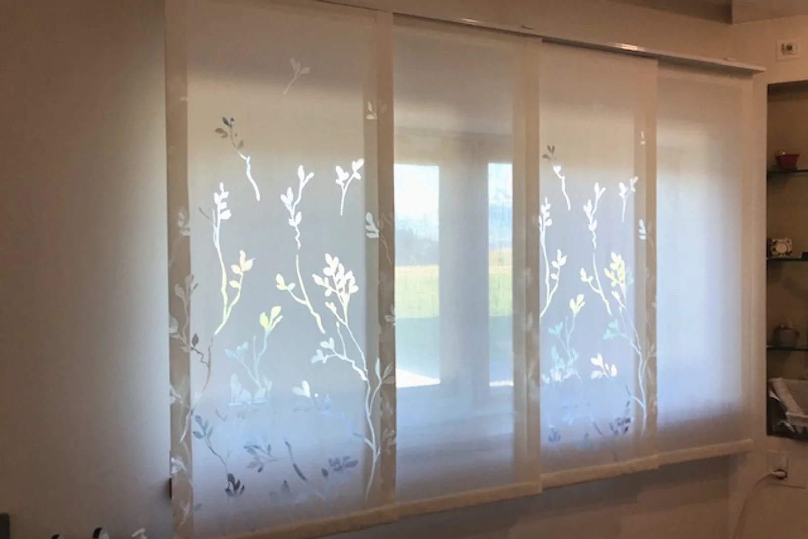 Tenda a pannello con tessuto decorato, zona bagno